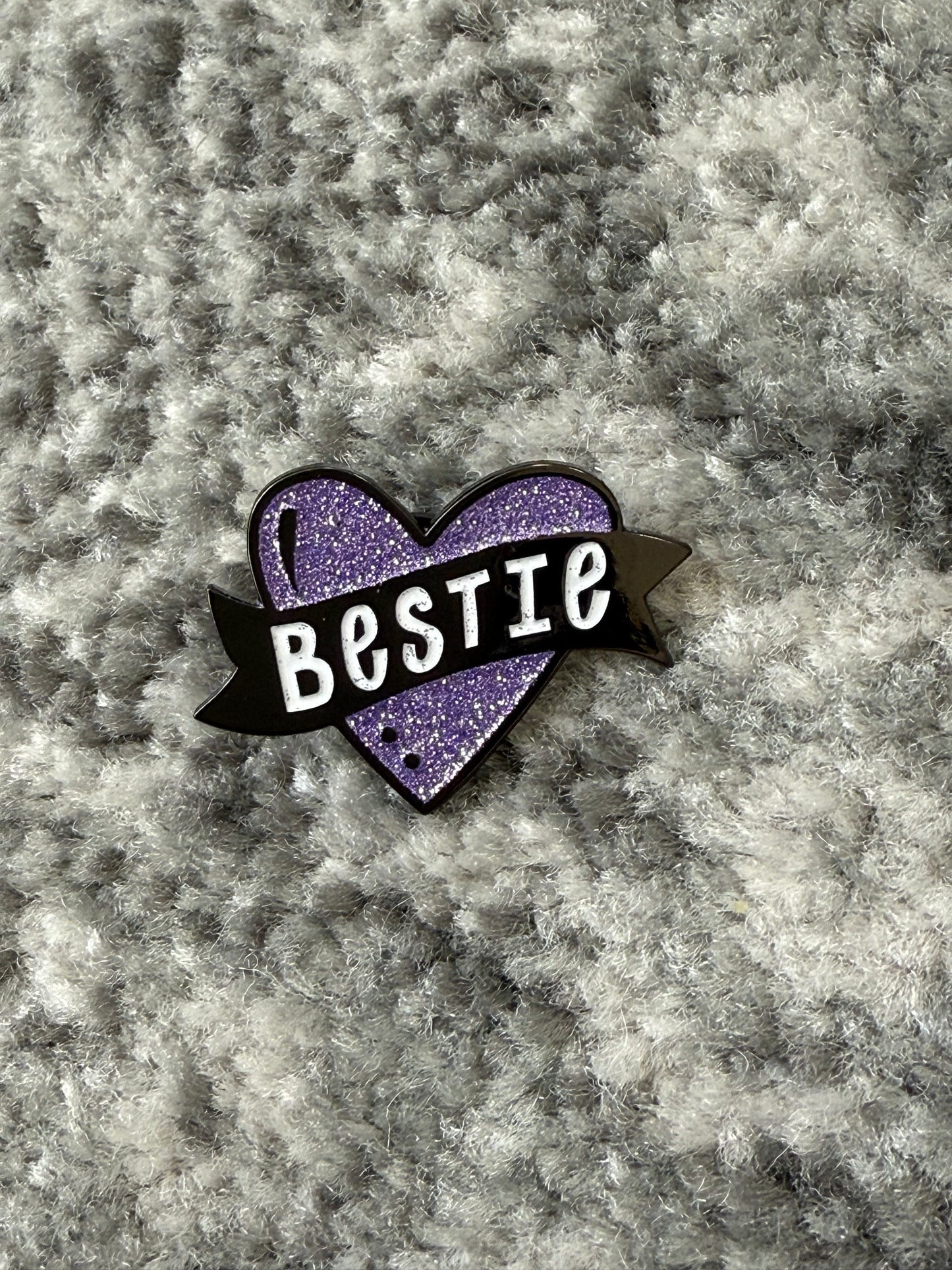 Bestie Pin