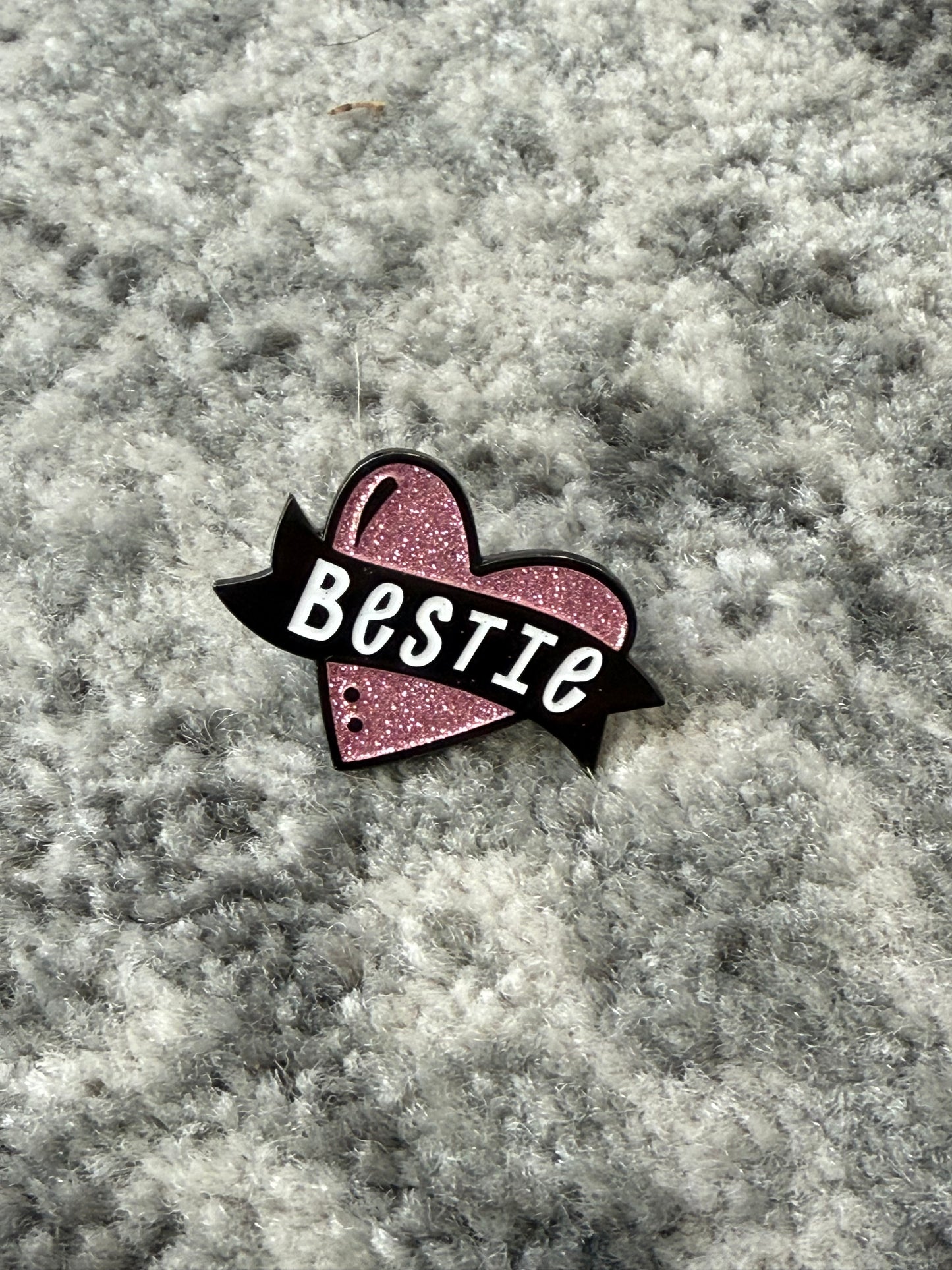 Bestie Pin