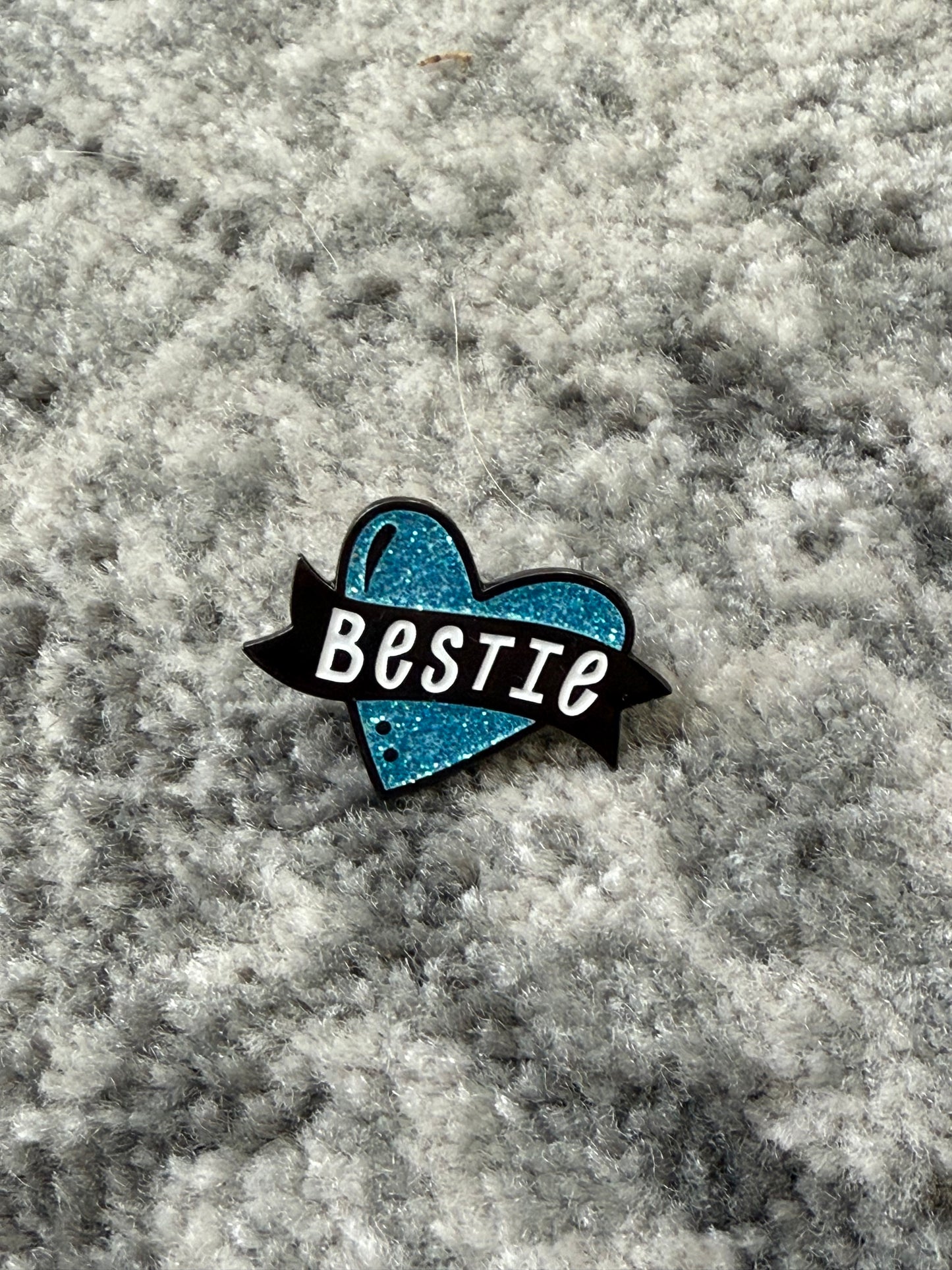 Bestie Pin